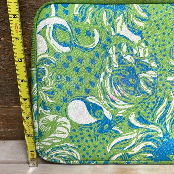 Lilly Pulitzer Roar of the Jungle Limeade Soft Tech/Tablet Case - Picture 6 of 8